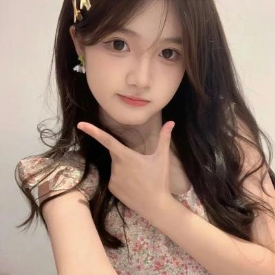 照片里的伴娘